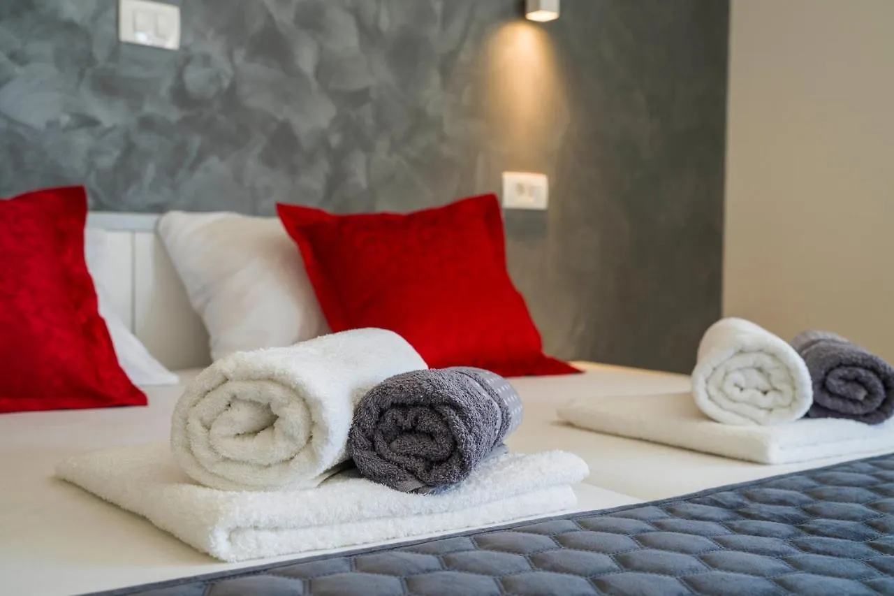 Split Central Luxury Studios 0*,