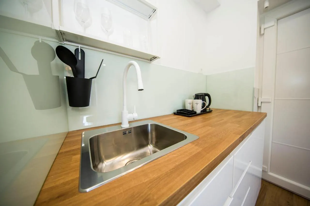 Split Central Luxury Studios 0*,