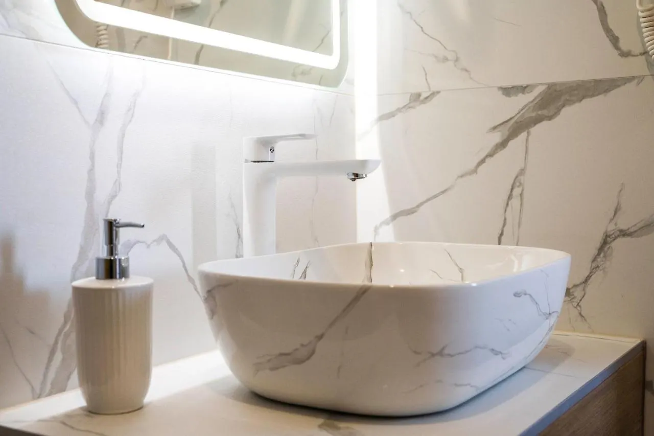Split Central Luxury Studios 0*,